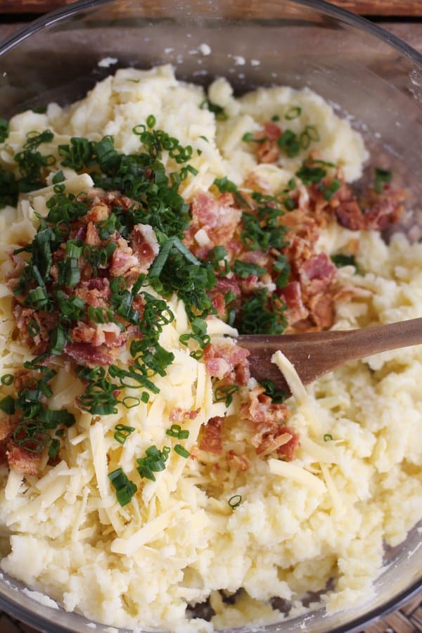 potatoes with cheese, bacon and scallions